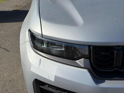 Silver Zynith 2026 Jeep Grand Cherokee L Laredo