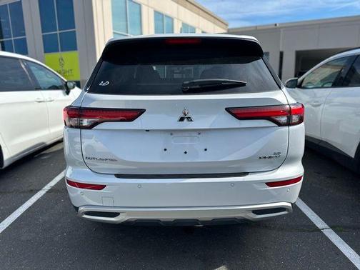 2023 Mitsubishi Outlander PHEV SE