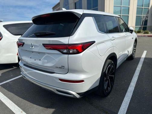 2023 Mitsubishi Outlander PHEV SE