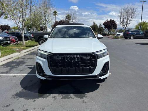 Glacier White Metallic 2025 Audi Q7 45 Premium Plus