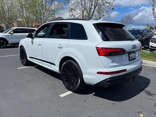 Glacier White Metallic 2025 Audi Q7 45 Premium Plus