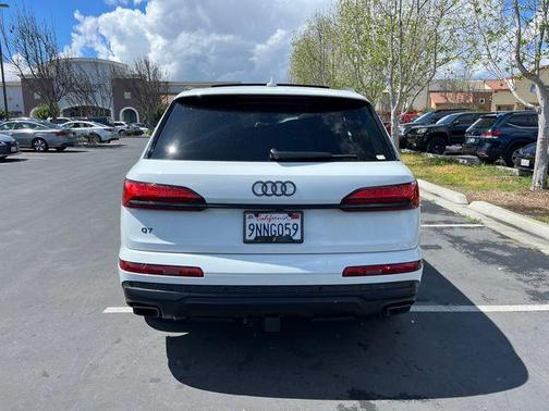 Glacier White Metallic 2025 Audi Q7 45 Premium Plus