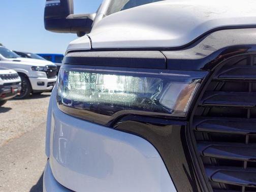 Bright White Clearcoat 2026 RAM 1500 Laramie