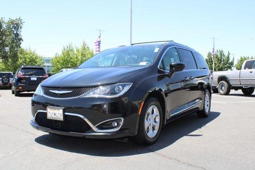 2017 Chrysler Pacifica Touring-L Plus