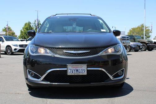 2017 Chrysler Pacifica Touring-L Plus