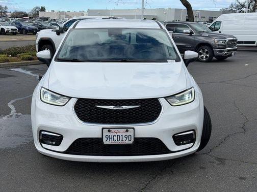 2023 Chrysler Pacifica Touring-L