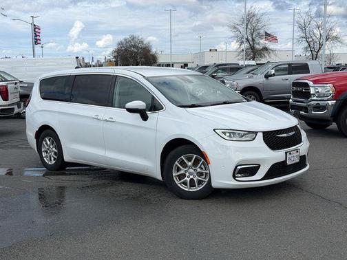 2023 Chrysler Pacifica Touring-L