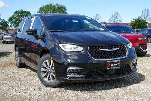 2025 Chrysler Pacifica Hybrid Select