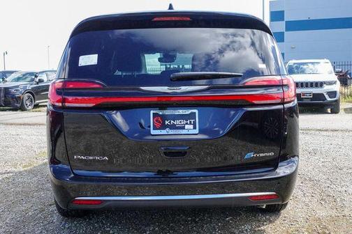 2025 Chrysler Pacifica Hybrid Select