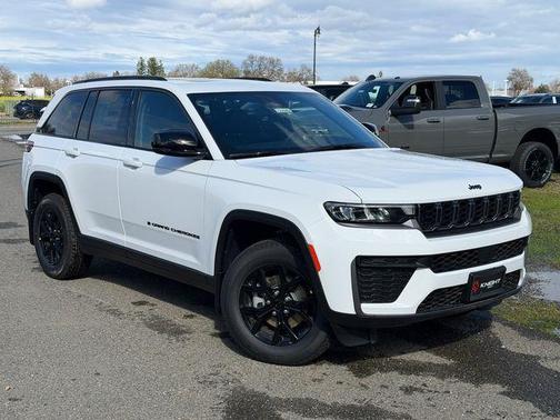 2026 Jeep Grand Cherokee Laredo
