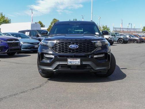 Black Metallic 2024 Ford Explorer ST-Line