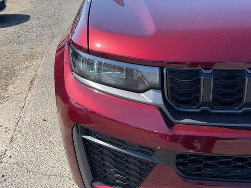 Velvet Red Pearlcoat 2026 Jeep Grand Cherokee L Laredo