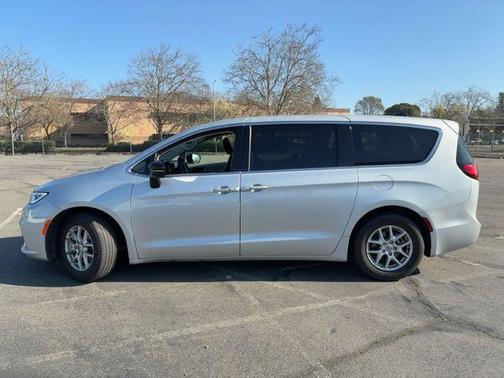 2024 Chrysler Pacifica Touring-L