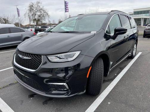 2022 Chrysler Pacifica Touring-L