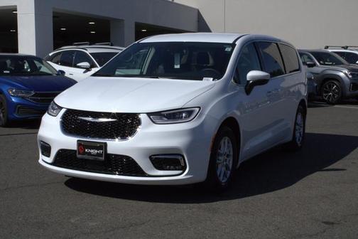 2023 Chrysler Pacifica Touring-L