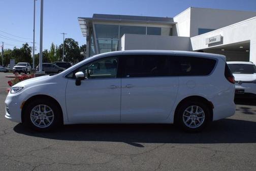 2023 Chrysler Pacifica Touring-L