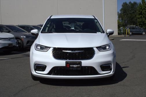 2023 Chrysler Pacifica Touring-L