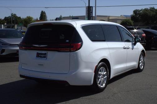 2023 Chrysler Pacifica Touring-L