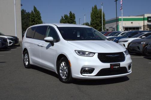 2023 Chrysler Pacifica Touring-L