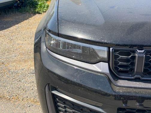 Diamond Black 2026 Jeep Grand Cherokee Limited