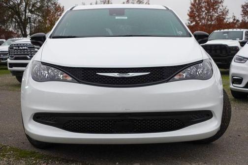 2026 Chrysler Voyager LX