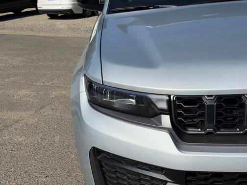 Silver Zynith 2026 Jeep Grand Cherokee L Laredo