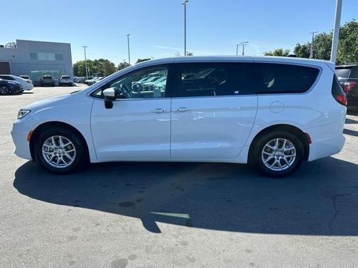 2023 Chrysler Pacifica Touring-L