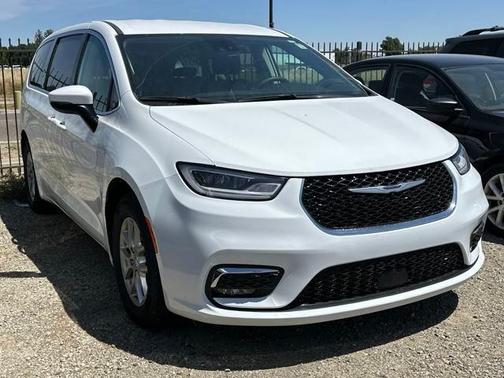 2023 Chrysler Pacifica Touring-L