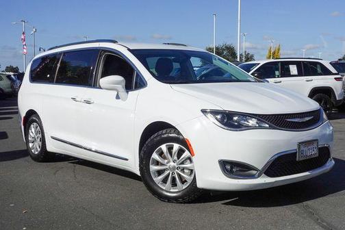 2018 Chrysler Pacifica Touring-L