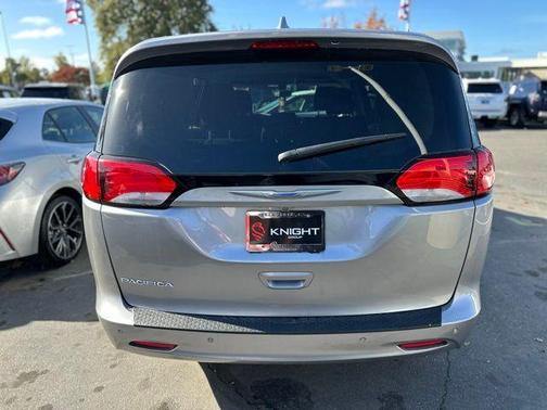 2018 Chrysler Pacifica Touring-L