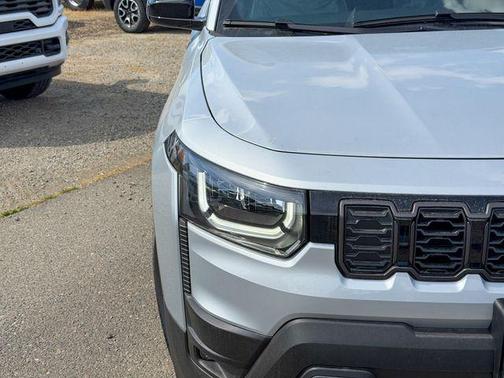 Silver Zynith Clearcoat 2026 Jeep Cherokee LAREDO/LIMITED