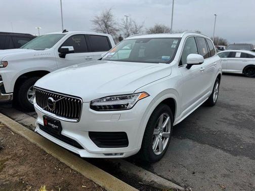 2021 Volvo XC90 T6 Momentum 7 Passenger