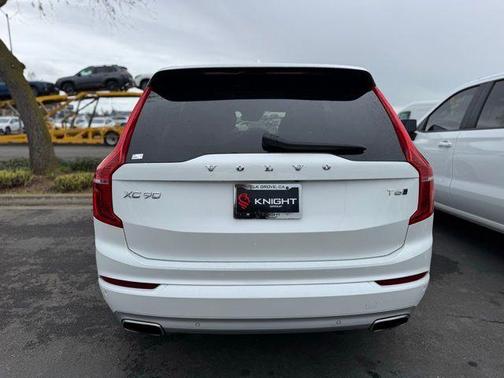 2021 Volvo XC90 T6 Momentum 7 Passenger