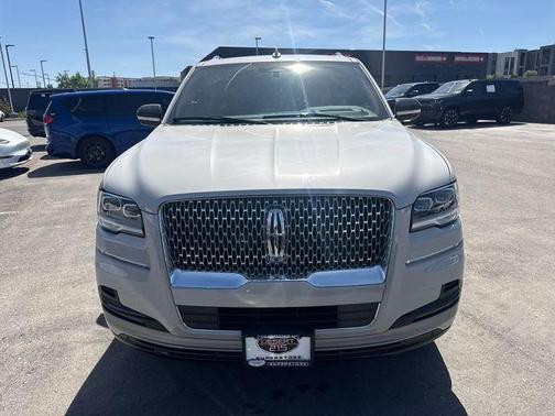 Pearl Metallic 2024 Lincoln Navigator Reserve
