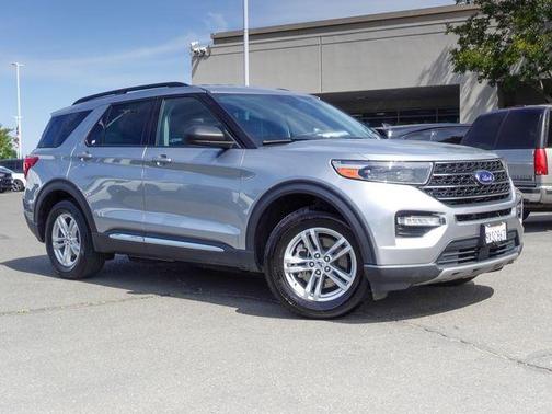 Silver Metallic 2023 Ford Explorer XLT