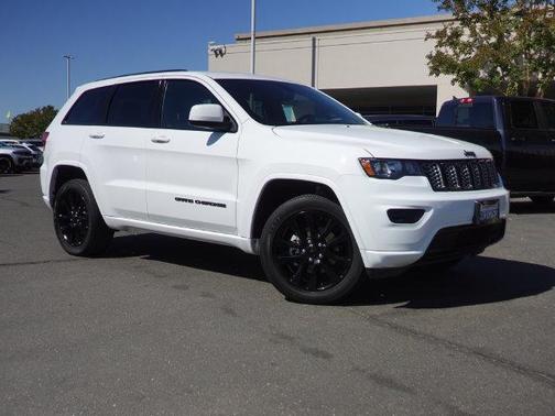 Bright White Clearcoat 2019 Jeep Grand Cherokee Altitude