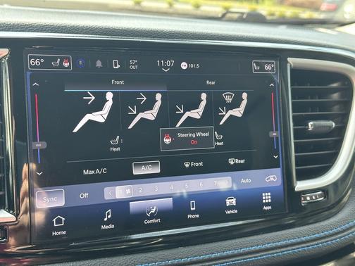 Brilliant Black Crystal Pearlcoat 2021 Chrysler Pacifica Touring L