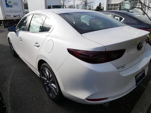 Snowflake White Pearl Mica 2026 Mazda Mazda3 FWD w/Preferred Package