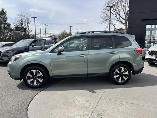 Jasmine Green Metallic 2017 Subaru Forester 2.5i Premium