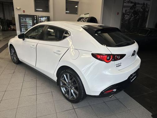 Snowflake White Pearl Mica 2023 Mazda Mazda3 FWD w/Preferred Package