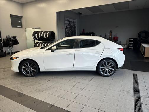 Snowflake White Pearl Mica 2023 Mazda Mazda3 FWD w/Preferred Package