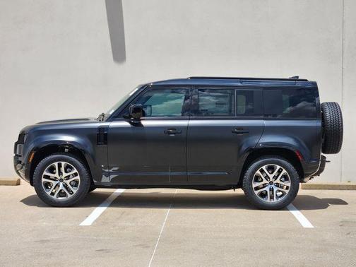 Santorini Black 2026 Land Rover Defender P400 X-Dynamic SE
