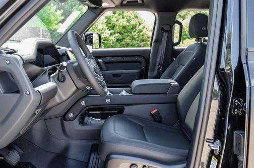 Santorini Black 2026 Land Rover Defender P400 X-Dynamic SE