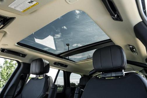 Santorini Black 2027 Land Rover Range Rover SE
