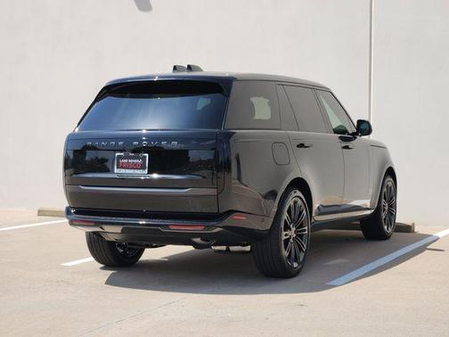 Santorini Black 2026 Land Rover Range Rover P400 SE 7 Seat