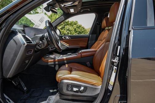 Black Sapphire Metallic 2024 BMW X7 M60i