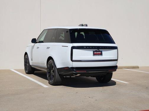 Fuji White 2026 Land Rover Range Rover P400 SE