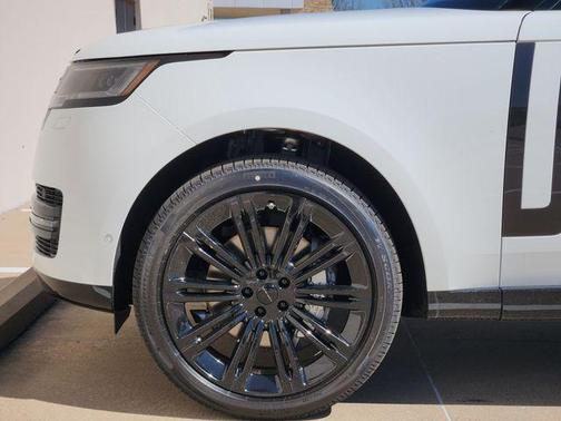 Fuji White 2026 Land Rover Range Rover P400 SE