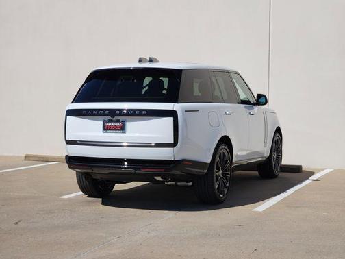 Fuji White 2026 Land Rover Range Rover P400 SE