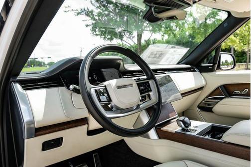 Fuji White 2025 Land Rover Range Rover P400 SE